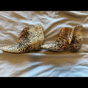 Matisse Nugent Cowhair Wedge Bootie-Leopard Sz 9